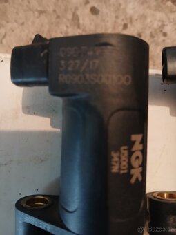Zapalovací cívka NGK U5001 - 3