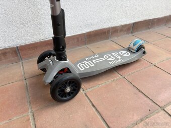 Koloběžka Micro Maxi T Deluxe šedá - 3