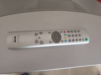 82 cm Wega trinitron , originální stolek a ovladač,top stav - 3