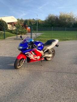 Honda CBR600 F4 - 3