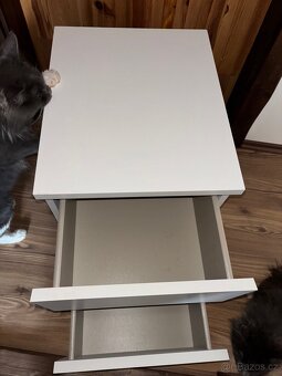 Nocni stolek Malm ikea - 3