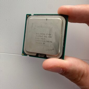 duální procesor – Intel Celeron E1400 - 3