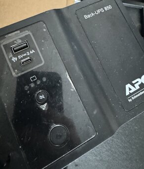 APC Back-UPS BE-850VA záložní zdroj - 3