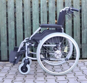 041-Mechanický invalidní vozík Meyra. - 3