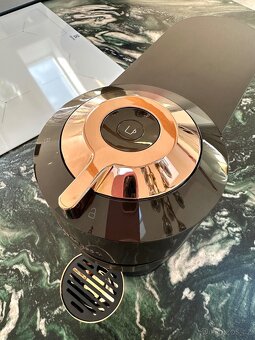 Luxusní kávovar Nespresso Vertuo Next Premium Brown Rich - 3