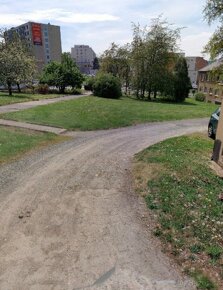 Pronájem parkovací plochy u Masarykovy nemocnice - 3