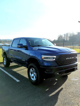 RAM 1500 rok 2019 4x4 5.7 HEMI Bighorn Crew Cab - 3