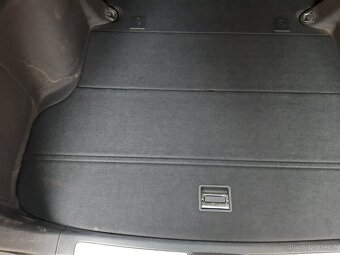 Toyota Avensis podlaha kufru - 3