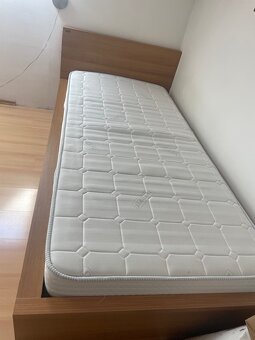 Značková zachovalá postel s roštem a úložným prostorem - 3