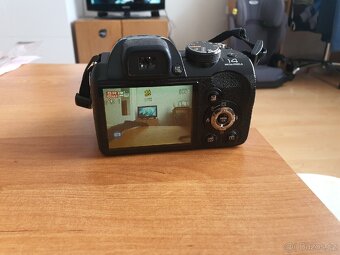 Fujifilm Finepix S4500 - 3