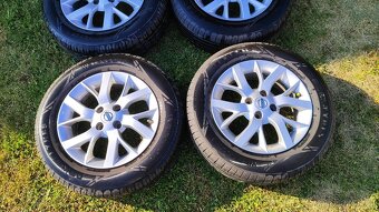 Alu disky Nissan 15" + pneu Nokian 185/65 R15 - 3