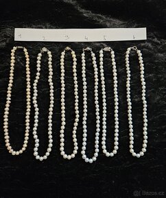 Perlové náhrdelníky (neznačené, různé uzávěry) - 3