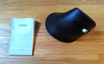 VERTIKÁLNÍ BEZDRÁTOVÁ MYŠ UGREEN MU008 - 3