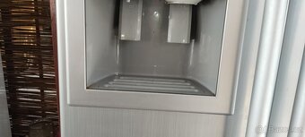 Americká lednice Samsung s výrobníkem ledu - 3