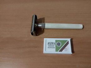 Starožitný holicí strojek na žiletky Astra - 3