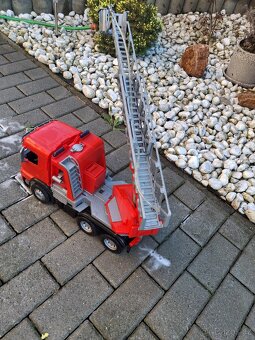 Stříkající Hasičské auto - 3