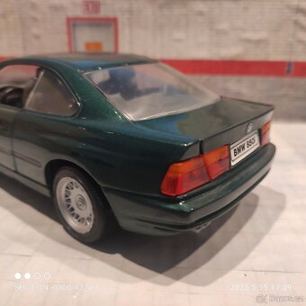 BMW 850 vyklápěcí světla 1:18 road tought - 3