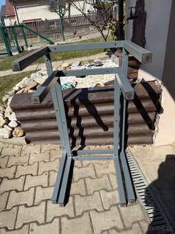 Dva stoly do sebe, materiál jekl, lak komaxid. - 3