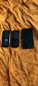 Prodám konvolut telefonů - 3
