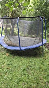 Poškozená Trampolina větrem - 3