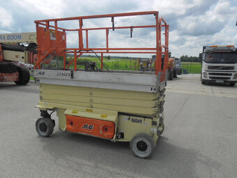 Nůžková pracovní plošina JLG 3246ES - 3