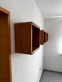 Skříň s poličkami - 3