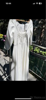 Bílé dlouhé šaty s 3/4 rukávem a korzetovým šněrováním - 3