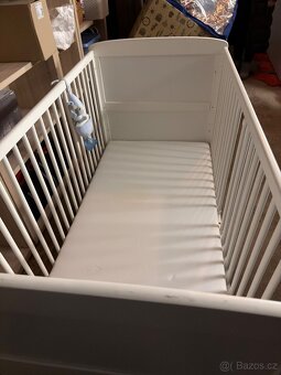 Prodám dětskou postýlku v bílém provedení - 3