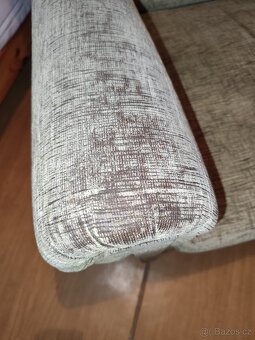 Zelené křeslo typu ušák - 3