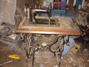 Starý šicí stroje - 3