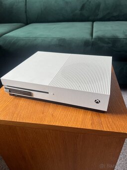 XBOX ONE S 500GB + 2 ovladače + nabíječka - 3