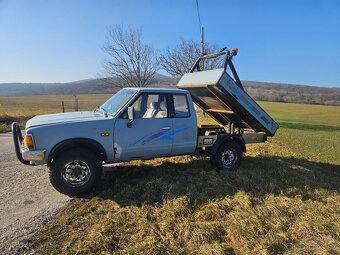 Nissan Datsun pick-up 1984 4x4 sklapač - 3