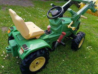Šlapací traktor John Deere - 3