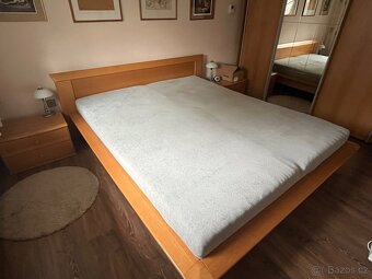 Manželská postel s nočními stolky - 3
