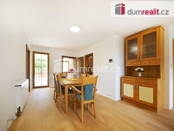 Vila 8+1, dvě garáže, terasa, balkon, pozemek 3176 m2 - 3