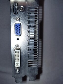 ASUS AMD Radeon HD5570 - 3