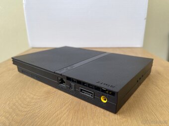 Sony Playstation 2 se zdrojem a TV kabelem - 3