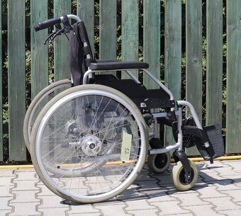 052-Mechanický invalidní vozík Meyra. - 3