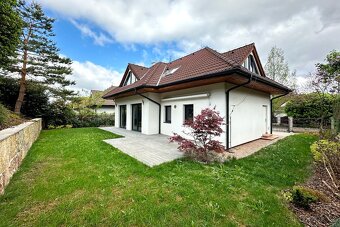 Pronájem_RD Dolní Chabry 5+kk, zahrada, garáž+venkovní park. - 3