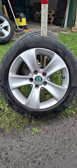 Prodám 4 ks alu disky 5x 112 r16 originál Škoda + pneu - 3