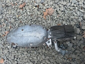 motor jawa pionýr - 3