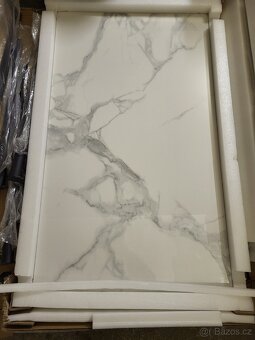 Mramorový jídelní stůl WISFOR - 3