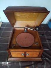 starožitný salóní gramofon po zrestaurování. - 3