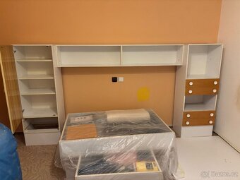 Skříň a menší skříňky s propojovací rampou - 3