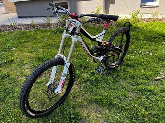 Sjezdove kolo specialized demo 8 - 3