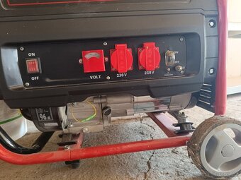 Benzínová elektrocentrála 3 100 W - 3