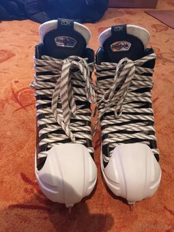 Brankářské brusle Reebok 20K, vel.11, užší, 1x použité - 3
