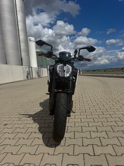 KTM Duke 790 rv 2024 najeto 4900 km, jako NOVÁ, v záruce - 3