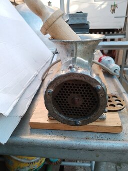 Elektrický mlýnek na maso Porkert č 22 - 3