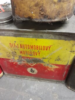 Staré plechovky od olejů - 3